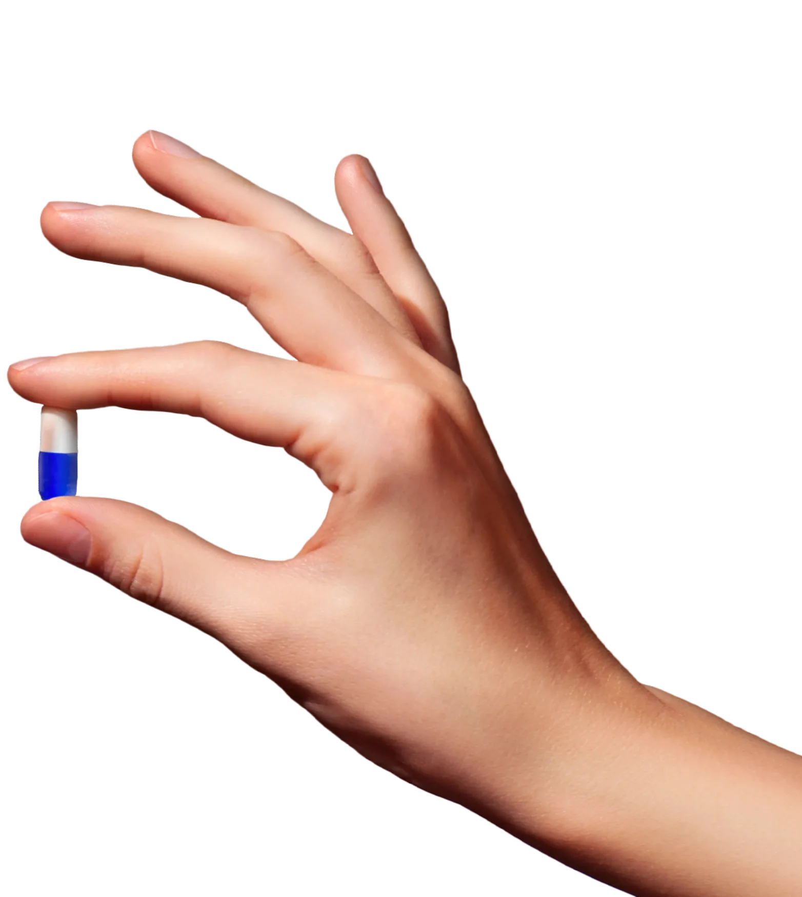 Main tenant une capsule bleue et blanche entre le pouce et l'index